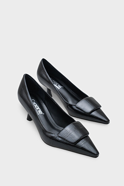 Capone Outfitters حذاء كاثلين بكعب متوسط ​​منقوش بنقشة التمساح للنساء، حذاء أ...