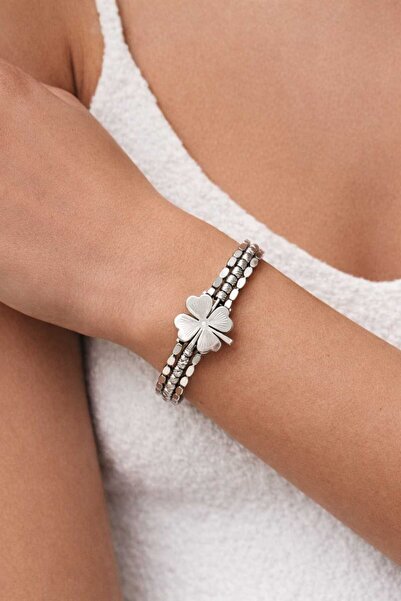 Bermecy Levina |   Silver Color Stylish Design Handcuff Bracelet