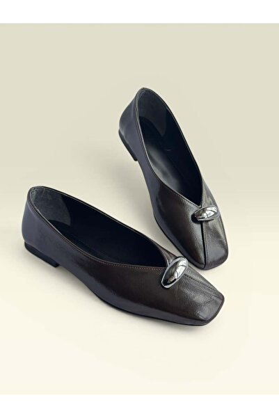 Nil Shoes نوايا القهوة الحارة بإبزيم حذاء مسطح