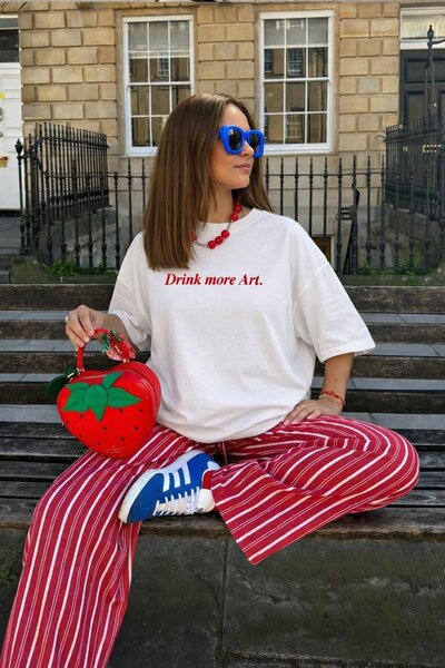 Monila تي شيرت نسائي كبير الحجم من القماش الفاخر باللون الإكرو مع نص مطبوع