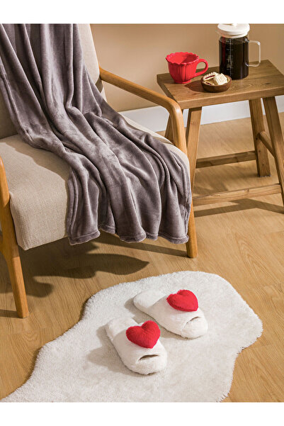 LC Waikiki Özmarka Noul sezon pluș pentru femei cu broderie inimă papuci de casă