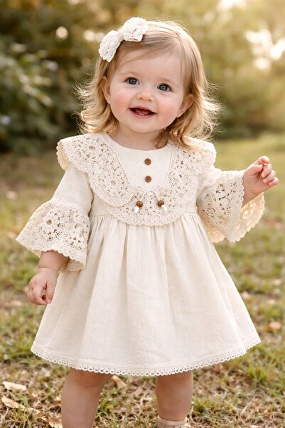 Pure Boutique Лен рокля за момиче с елегантна бежова дантела за първи стъпки