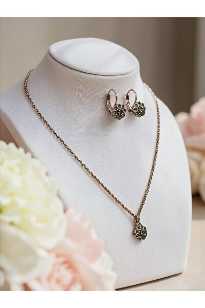 FAYRA ACCESSORIES طقم أقراط وقلادة من الكريستال على شكل زهرة الأقحوان مرصّع ب...