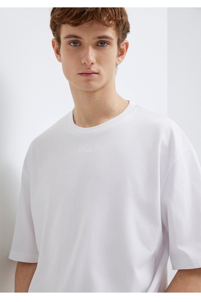 Mavi Embroidered Relaxed Fit 100% Cotton Men's T-Shirt.