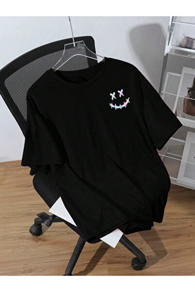 1way Stylish black t-shirt with a youthful, artistic touch