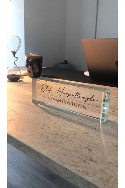 sanatblogu17 Kişiye Özel Masa İsimliği – Modern Ofis Dekoru