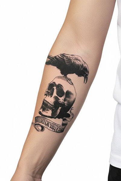pivok karga ve kafatası memento mori dövmesi