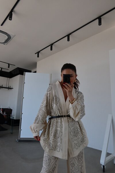 Özge Özgenç Boncuk İşlemeli Keten Kimono