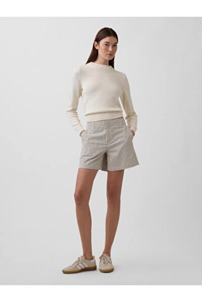 GAP Women's Shorts 5" Mid Rise Downtown Khaki Shorts V-Downtown Khaki Short