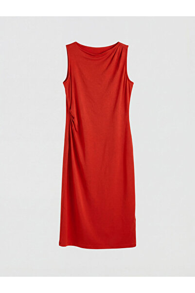 LC Waikiki Κλασικό κόκκινο φόρεμα με λαιμόκοψη καγιάκ και κορδόνι