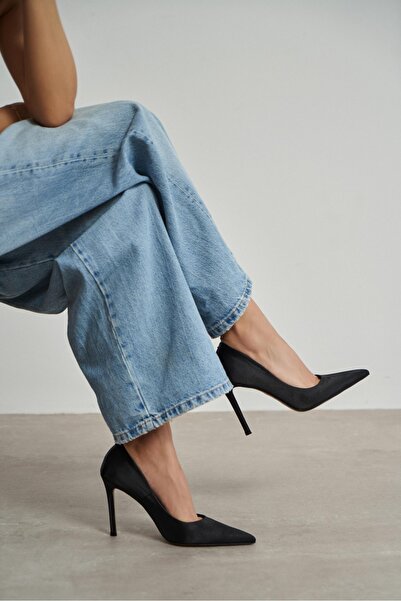 NİŞANTAŞI SHOES Γυναικείο στιλέτο Lunara Μαύρο Σατέν με μυτερή μύτη