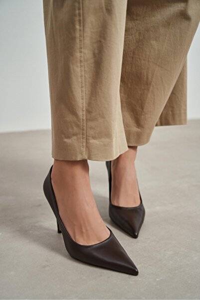 NİŞANTAŞI SHOES Γυναικείο στιλέτο Lunara καφέ ματ με μυτερή μύτη