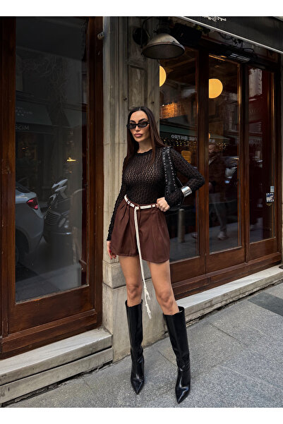 Fav Style شورت نسائي عالي الخصر منسوج حزام قطعة بجيوب لون بني