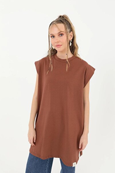 Loreen Zero Sleeve Basic Blouse-Brown Brown