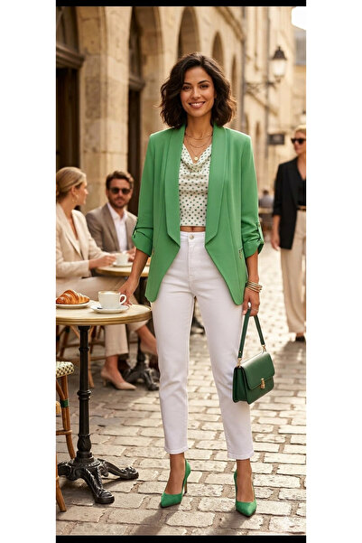 MODA Ο πιο όμορφος τόνος του πράσινου θα δώσει στην κομψότητά σας μια χαριτωμ...