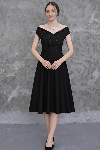 MAG FASHİON فستان سهرة دانتيل لي كايوك بأزرار على الجهتين ياقة منخفضة الكتف م...