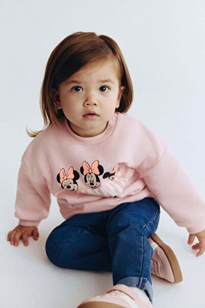 H&M سويت شيرت بتفاصيل نقوش