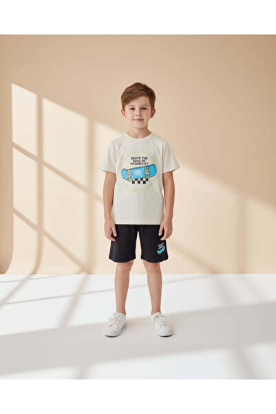 REDTAG طقم بيج مطبوع للأولاد مكون من تيشيرت وشورت