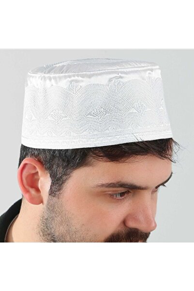 İkranur Къри с логото на Диянет – бяла шапка „Топбаш“