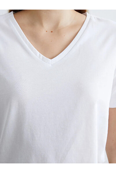 LC Waikiki Λευκό γυναικείο μπλουζάκι με λαιμόκοψη