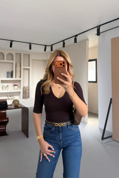 Sezgi Tekin Premium Σειρά V-Neck με μισό μανίκι Καφέ Βασική Μπλούζα