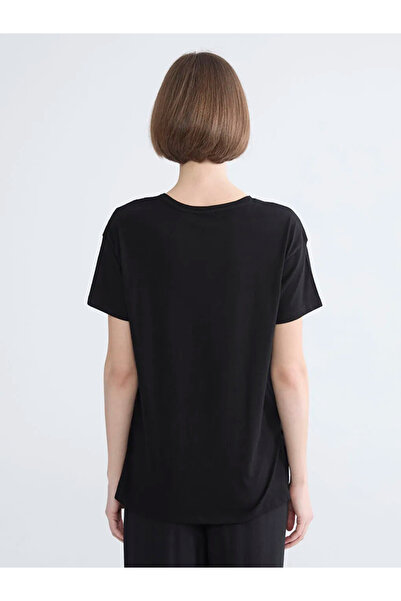 LC Waikiki Μαύρο γυναικείο μπλουζάκι με λουλούδια με λαιμόκοψη