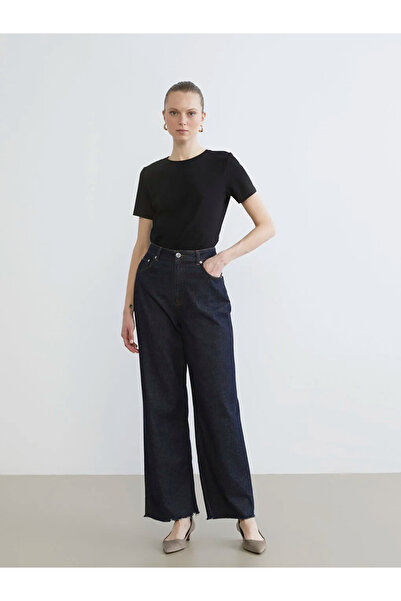 LC Waikiki Μαύρο γυναικείο μπλουζάκι με λαιμόκοψη