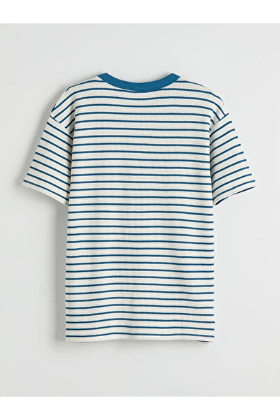 LC Waikiki Μπλουζάκι για αγόρια σε μπλε ναυτικό χρώμα με ριγέ λαιμόκοψη