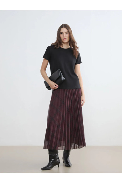 LC Waikiki Μαύρο γυναικείο μπλουζάκι με λαιμόκοψη ποδηλάτου και απαλή υφή