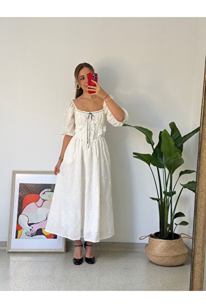 Butik KARE YAKA FİSTO İŞLEMELİ ELBİSE