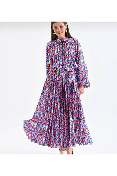 Generic A colorful pleated dress with a belt in the middle