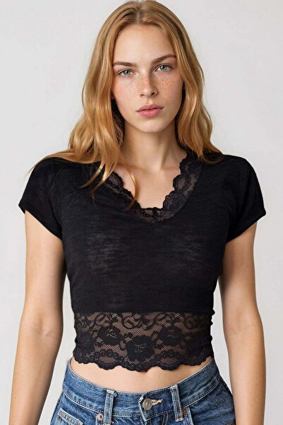 Trend Alaçatı Stili Women's black v-neck Lace detailed Cropped blouse alc-x15433