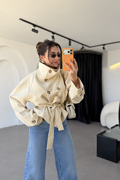Gizem Ecemiş Bestlow Bej Dik Yaka Trenç