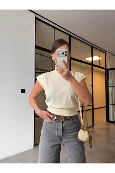 BB Bensu Buyruk BLUZĂ TRICOTATĂ CU GULER ÎNALT ȘI UMEZITĂ PE UMĂR, CULOARE ECRU