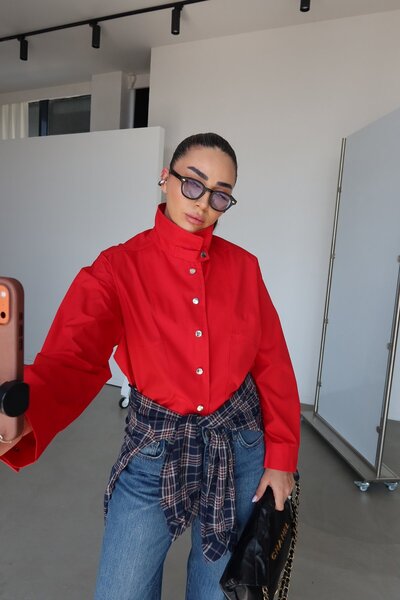 Özge Özgenç Dik Yaka Çıtçıtlı Gömlek