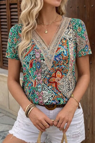 MODA Trend v yakalı kısa kollu desenli trend bluz