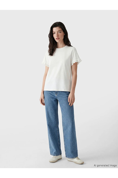LC Waikiki LCW Comfort Ekru Bisiklet Yaka Fırfırlı Kadın Tişört