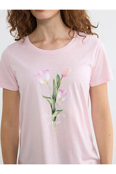 LC Waikiki Γυναικείο μπλουζάκι LCWAIKIKI Classic Pink Crew Neck με φλοράλ στάμπα