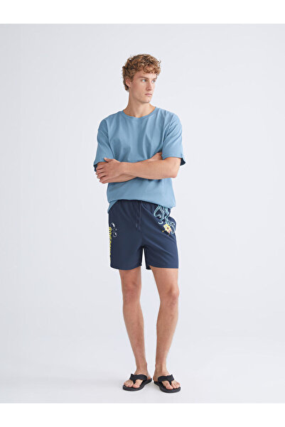 LC Waikiki شورت سباحة رجالي قصير باللون الأزرق الداكن مطبوع عليه سبونج بوب