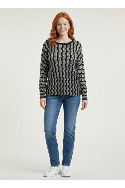 Neden Tekstil Women's Black and White Wave Patterned Knitwear Sweater