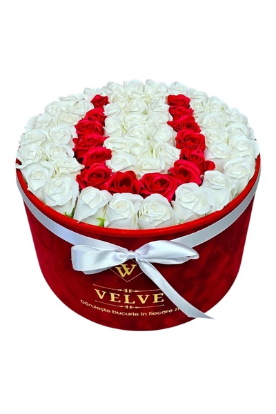 velve Aranjament floral litera U cu 55 trandafiri de sapun in cutie rotunda c...