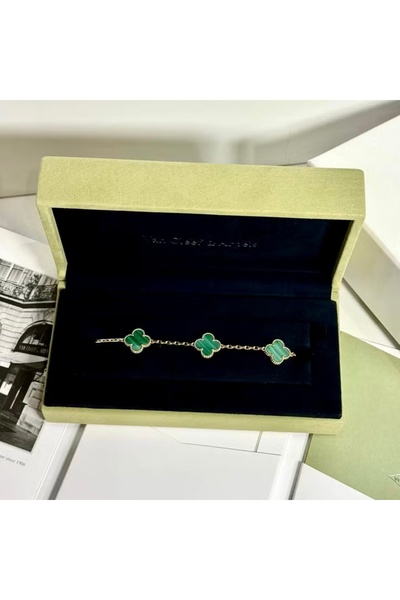 FA.accessories Women's bracelet with five clover (four leaf) flowers in a las...