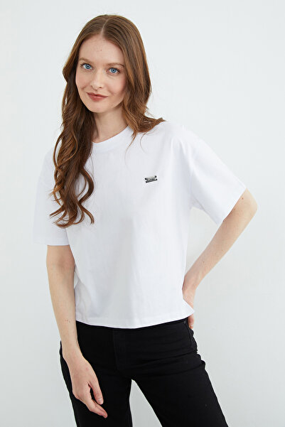 Fulla Moda cu accesoriu metalic guler rotund cu fantă Tricou