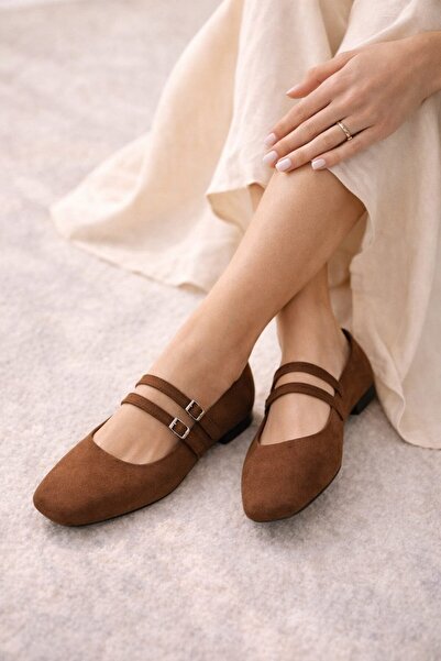 Slipcat حذاء نسائي من الجلد السويدي بحزام علوي ومشبك مزدوج وشريط مزدوج من الج...