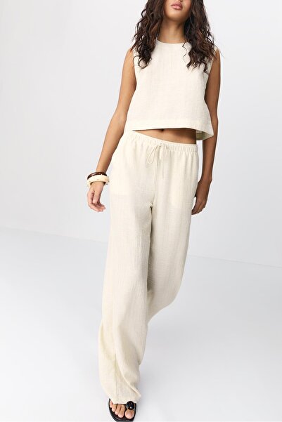 Stradivarius Metalik iplik detaylı dökümlü keten görünümlü pantolon