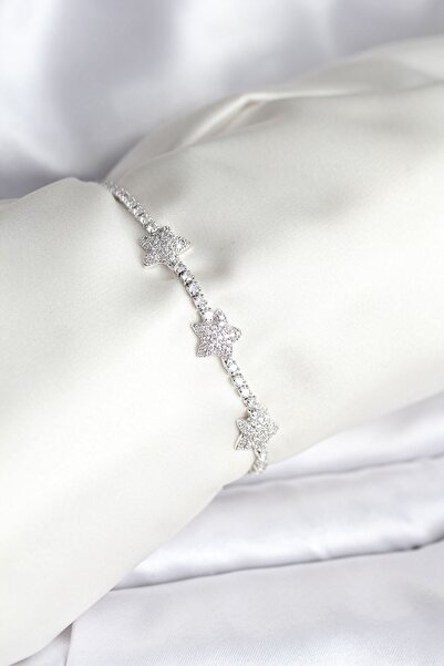 Inure Jewelry سوار نسائي من النحاس الفضي اللون مرصع بحجر الزركون من ماركة يلد...