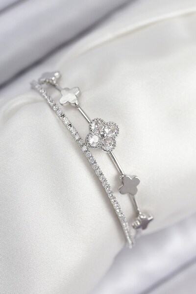 Inure Jewelry سوار نسائي من النحاس والزركون الحجري على شكل برسيم موديل فضي اللون