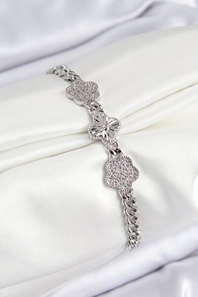 Inure Jewelry سوار نسائي من النحاس والزركون الحجري على شكل برسيم موديل فضي اللون