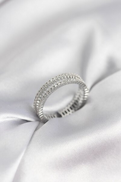 Inure Jewelry خاتم نسائي من حجر الزركون الفضي اللون الفضي