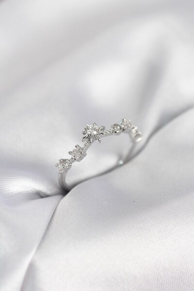 Inure Jewelry خاتم نسائي من حجر الزركون باللون الفضي بتصميم ليلي